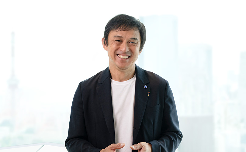Yoshinami Takahashi