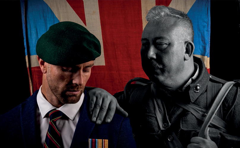 Rock2Recoveryの創設者である英国海兵隊の2人の写真